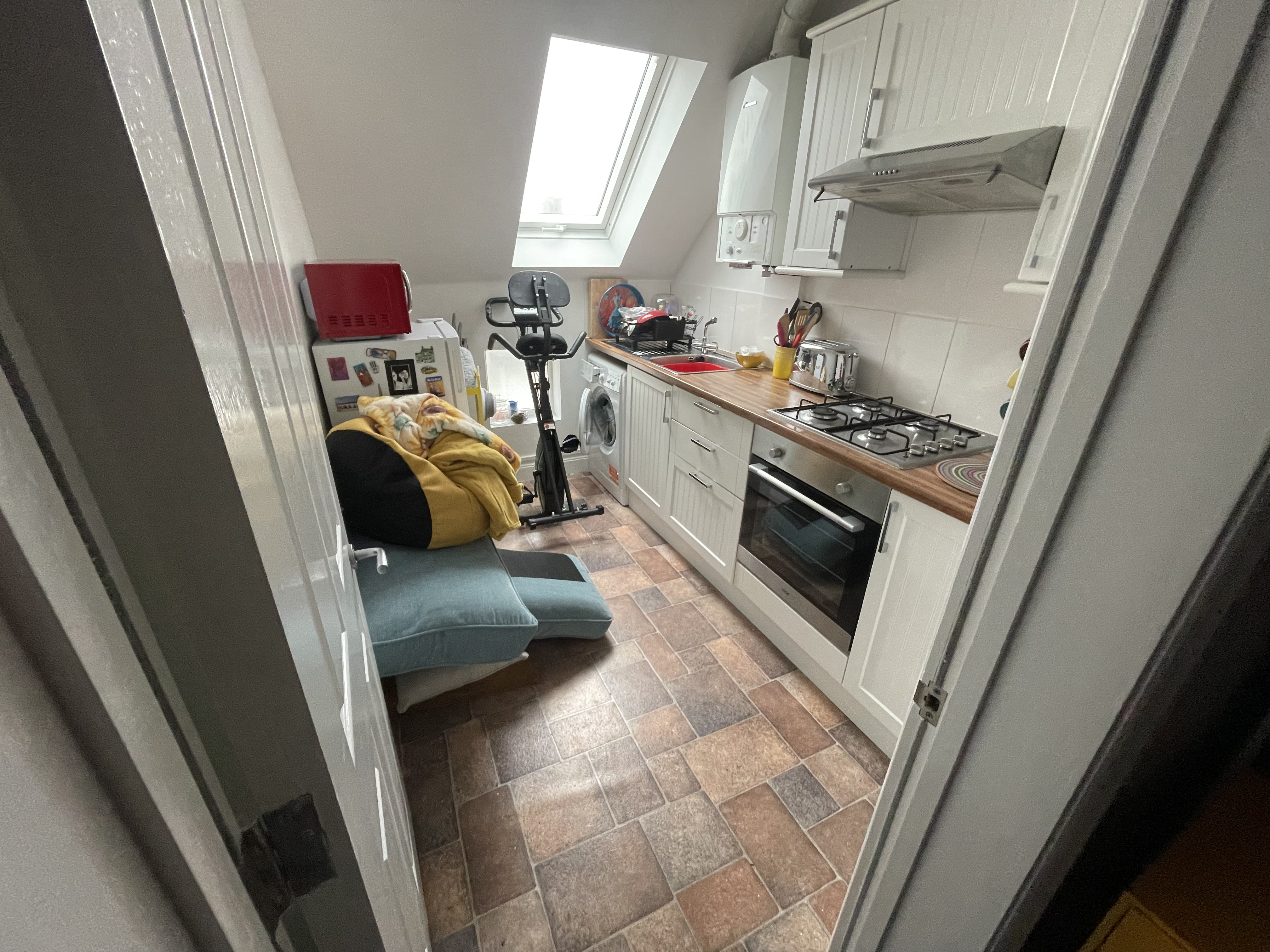 Kitchen vinyl herringbone effect (before)