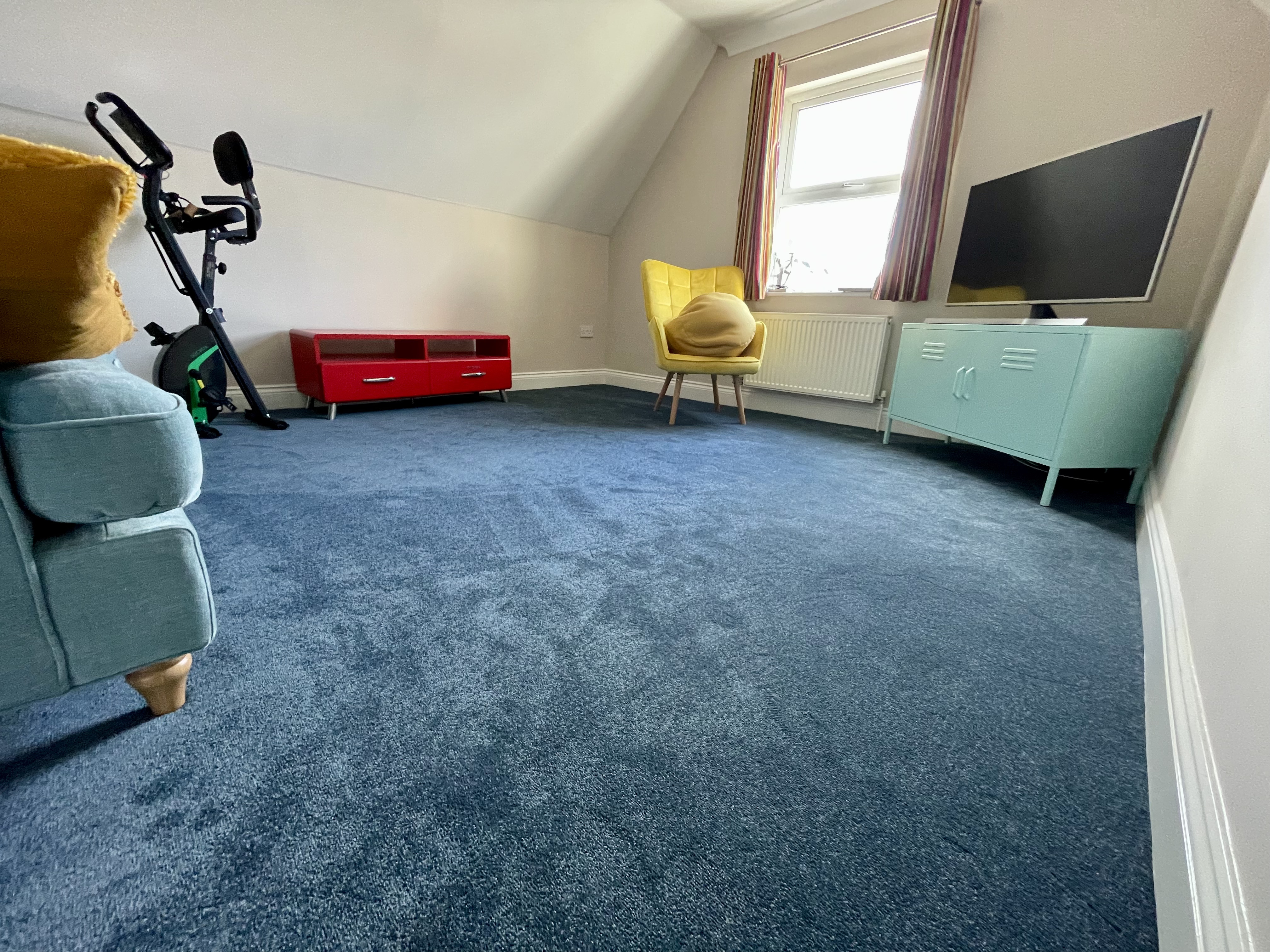 Lounge carpet (after)